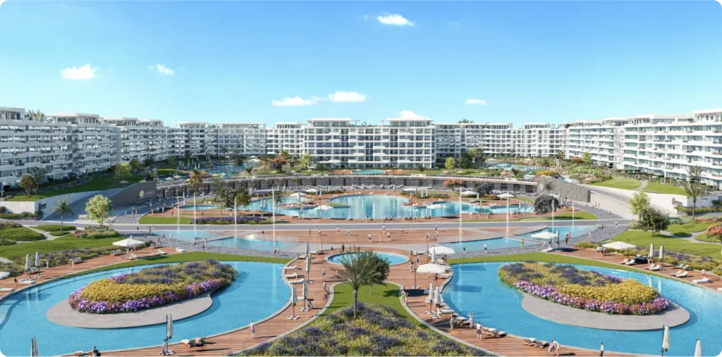 واجهة قرية Rhodes Village North Coast بتصميم معماري عصري.